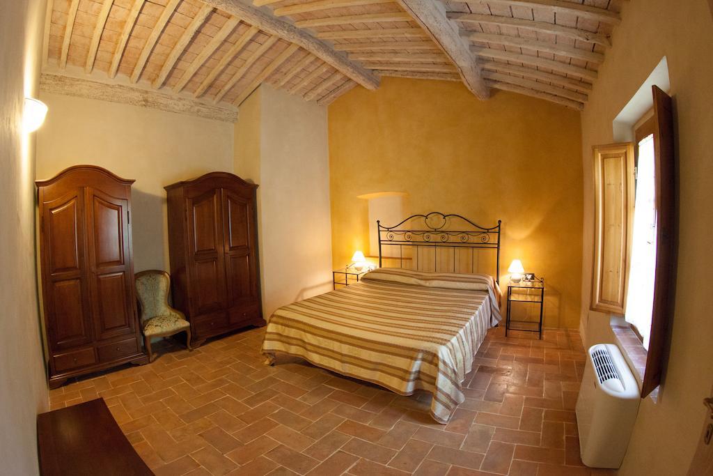 ريباربيلا Casa Vacanze "Casale Al Pino" الغرفة الصورة
